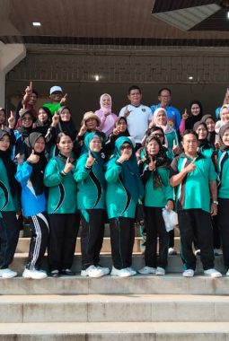 Bangun Gaya Hidup Sehat dan Silaturahmi,Disdik–Perpustakaan Labusel Gelar Senam Bersama
