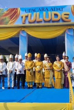 Gelar Adat Tulude, Letkol Marinir Helmi Hamsyir Dukung Kearifan Lokal