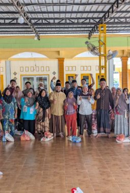Staff PT.Smart Tbk Kebun Padang Halaban Gelar Jumat Berkah, Salurkan 43 Paket Sembako Ke Kaum Dhuafa