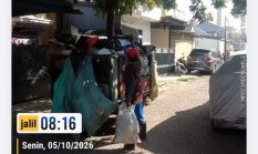 MESKI KURANG ARMADA DAN ANGGOTA, PETUGAS KEBERSIHAN KELURAHAN TANJUNG MERDEKA TETAP LAYANI MASYARAKAT DENGAN BAIK
