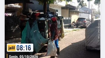 MESKI KURANG ARMADA DAN ANGGOTA, PETUGAS KEBERSIHAN KELURAHAN TANJUNG MERDEKA TETAP LAYANI MASYARAKAT DENGAN BAIK